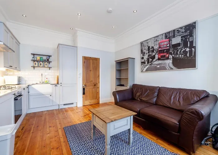 Stylish 1 Bdr Apt Wcommunal Garden, Greenwich