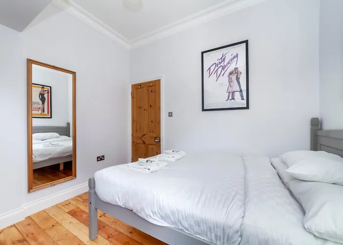 Stylish 1 Bdr Apt Wcommunal Garden, Greenwich