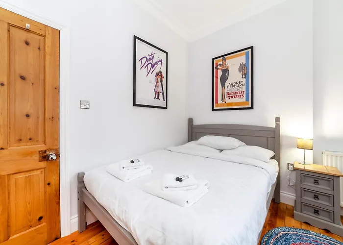 Stylish 1 Bdr Apt Wcommunal Garden, Greenwich